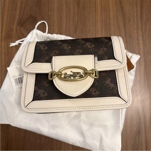 ❤️Coach Hero Mini Truffle Horse and Carriage Crossbody White And Brown